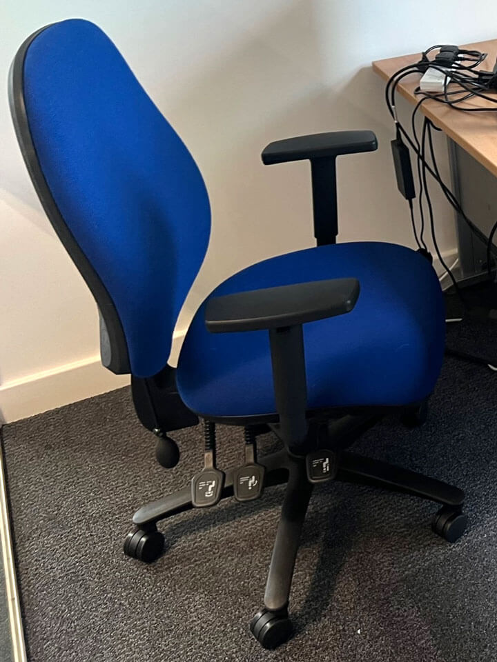 32 of these blue, height adjustable office chairs